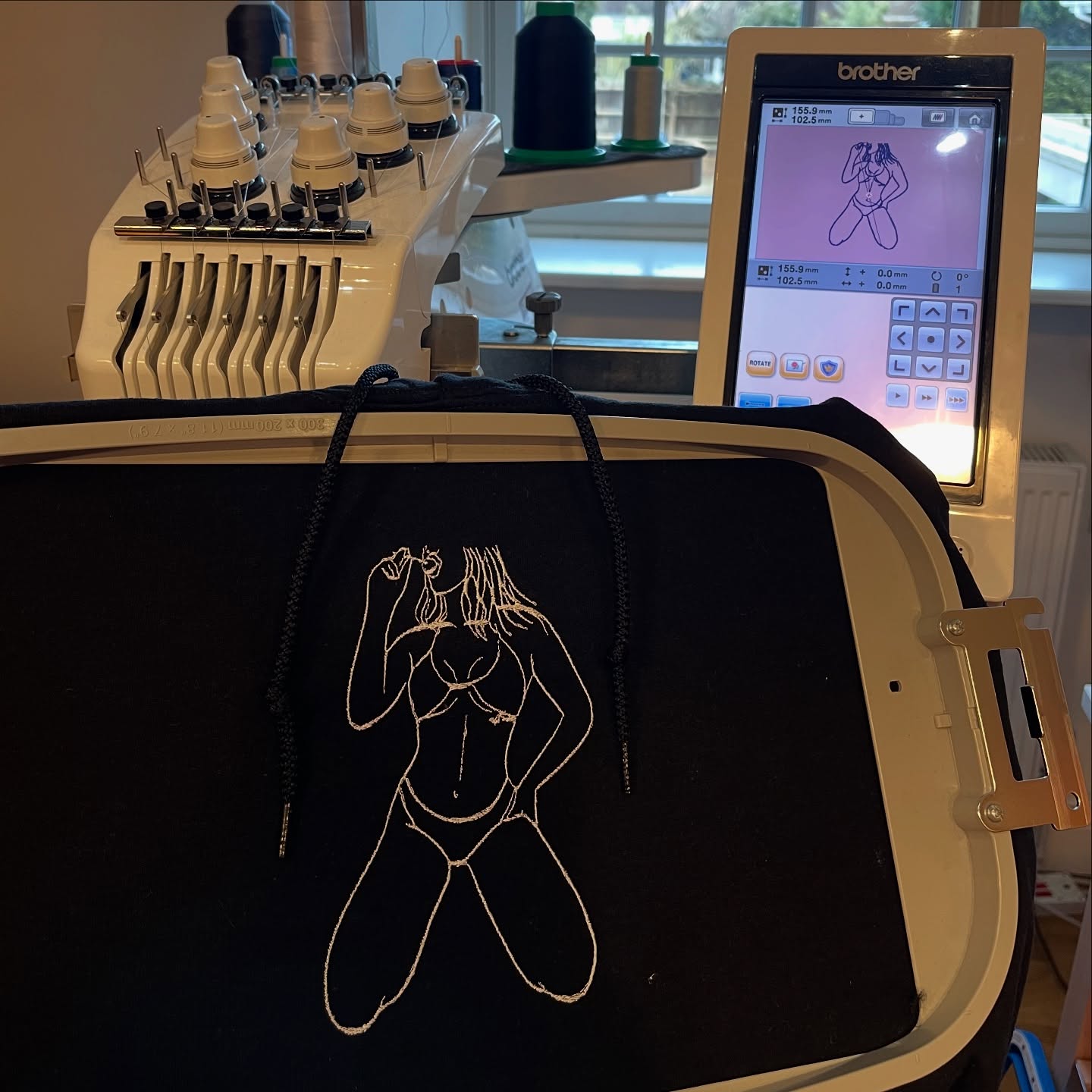 Bestickte Kleidung mit individuellem Muster, einzigartige Geschenke mit Ihrem besonderen Design